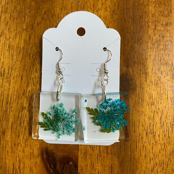 Handmade resin earrings - Picture 3 of 4